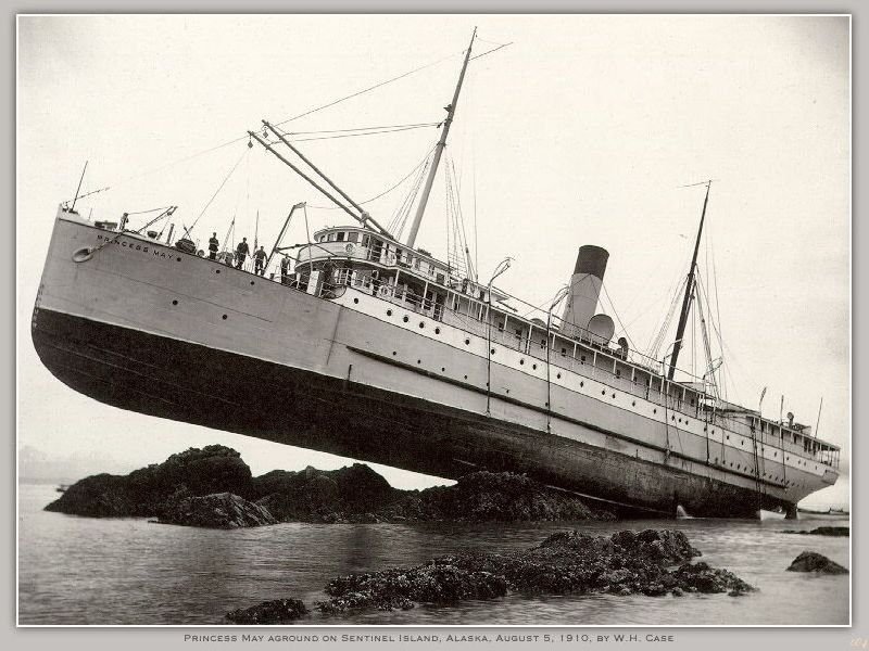 princess-may-run-aground-on-sentinel-island-alaska-1910.jpg
